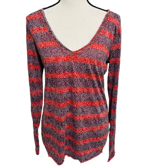 We The Free Tops - We The Free V-Neck Tee Sz Large Red Purple Long Sleeve